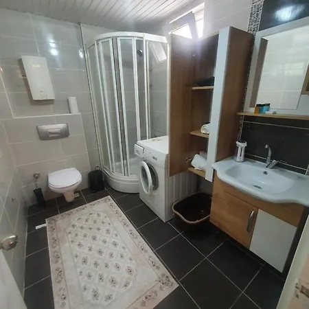 Daire Lovely 1-Bedroom Serviced Apartment With A Pool